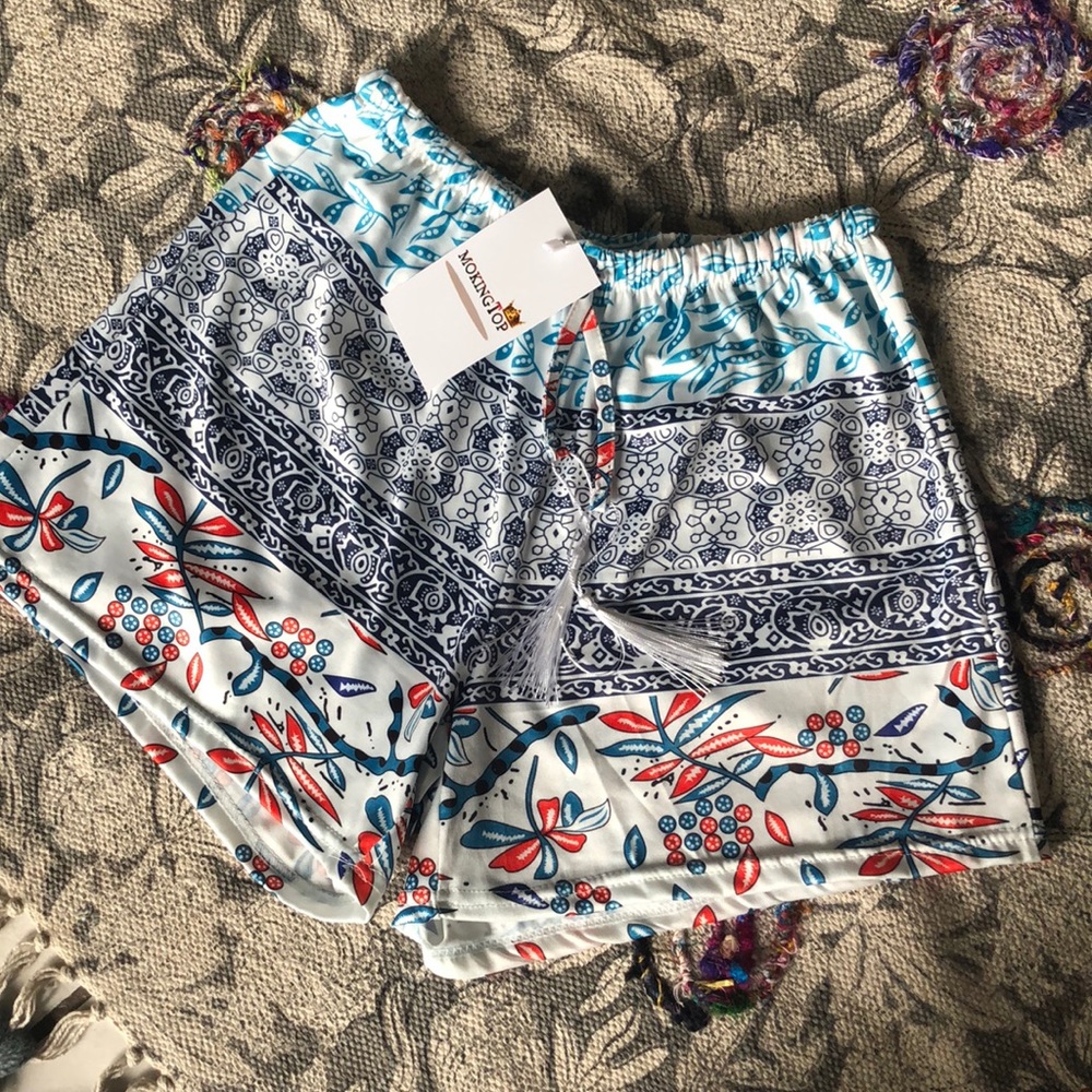 Mid rise shorts
